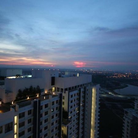 Lovely 3-Bedroom Serviced Apartment @ Кіберджая Екстер'єр фото