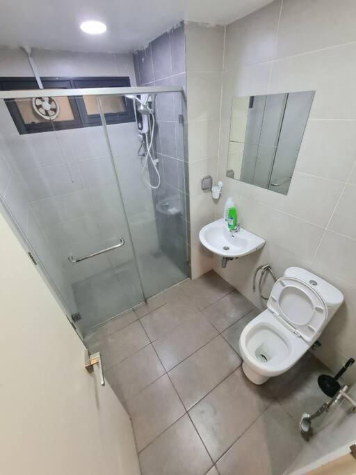 Lovely 3-Bedroom Serviced Apartment @ Кіберджая Екстер'єр фото