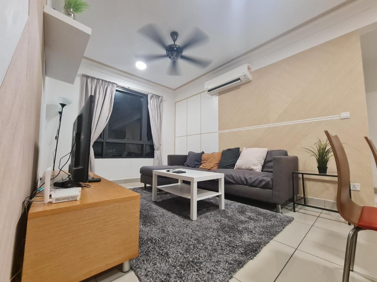 Lovely 3-Bedroom Serviced Apartment @ Кіберджая Екстер'єр фото