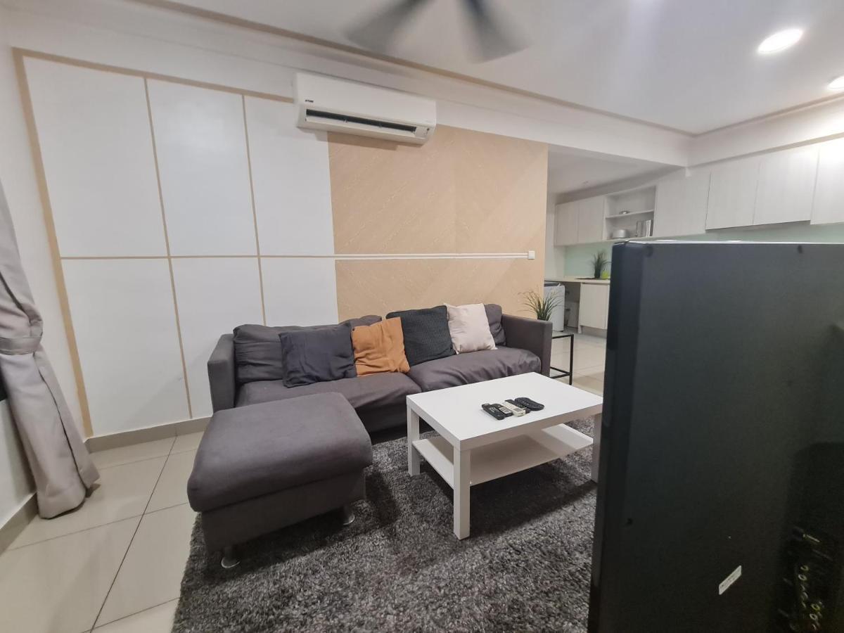 Lovely 3-Bedroom Serviced Apartment @ Кіберджая Екстер'єр фото